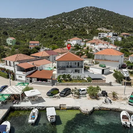 With Parking Space - Trogir - 25256 Apartment Vinisce