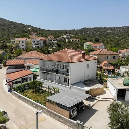 With Parking Space - Trogir - 25256 Apartment