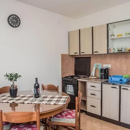 Apartment With Parking Space - Trogir - 25256 *