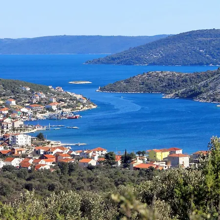 Apartment With Parking Space - Trogir - 25256 *